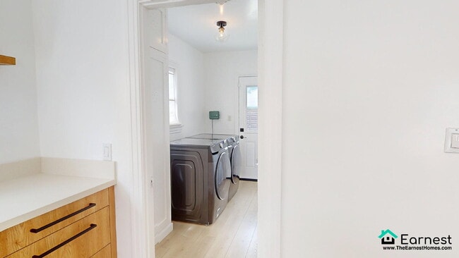 Building Photo - Charming 3BR/2BA Home in Prime Los Angeles...