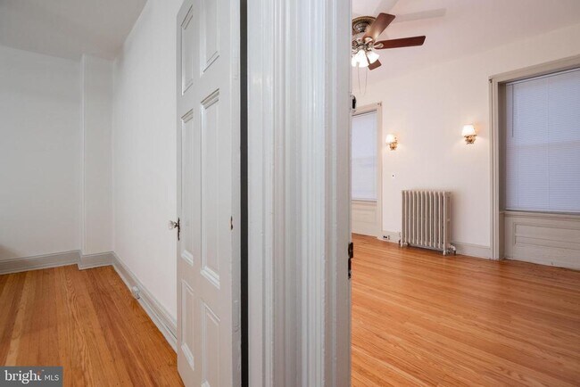 Building Photo - 932 N 5th St