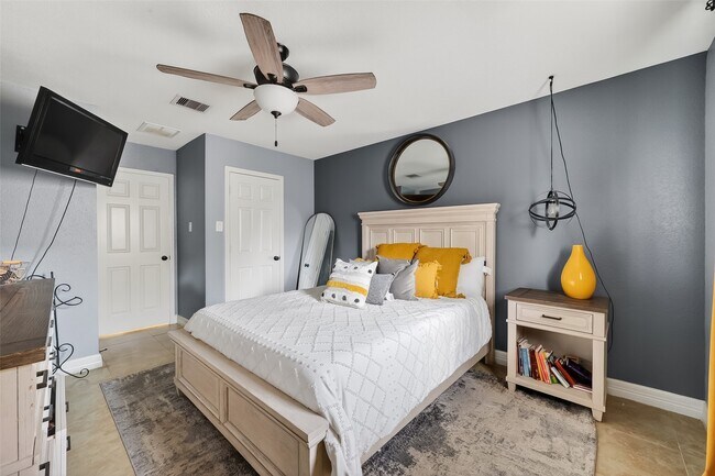 Building Photo - 18530 Trail Bend Ln