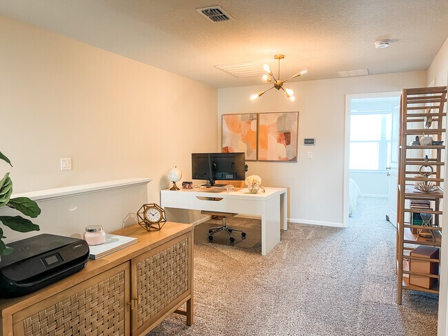 Building Photo - 3937 SE Mentmore Ln