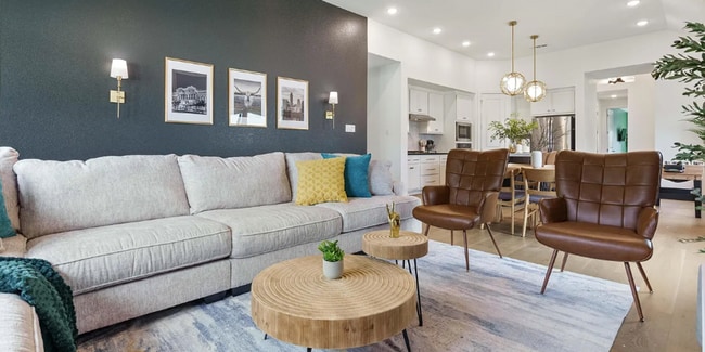 Building Photo - lovely turnkey 3bd fenced in yard