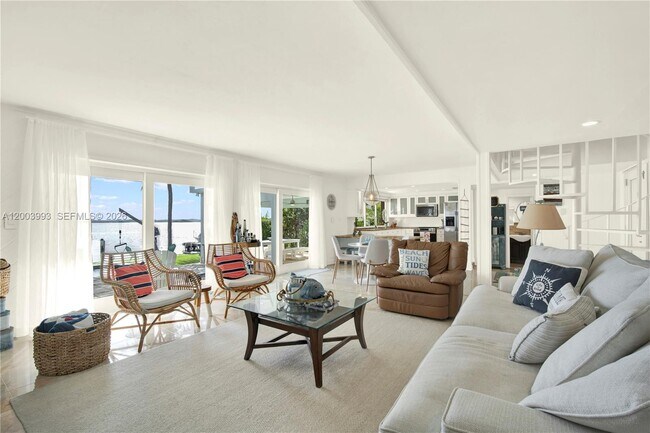 Building Photo - 69 Shoreland Dr