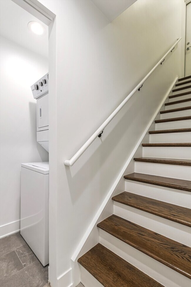 Building Photo - 2316 W Augusta Blvd