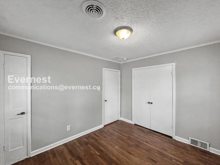 Building Photo - 1758 Woodburn Dr