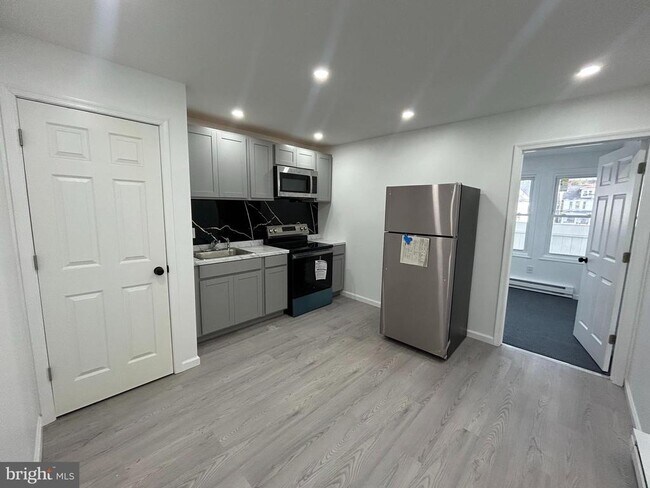 Building Photo - 222 W Patterson St