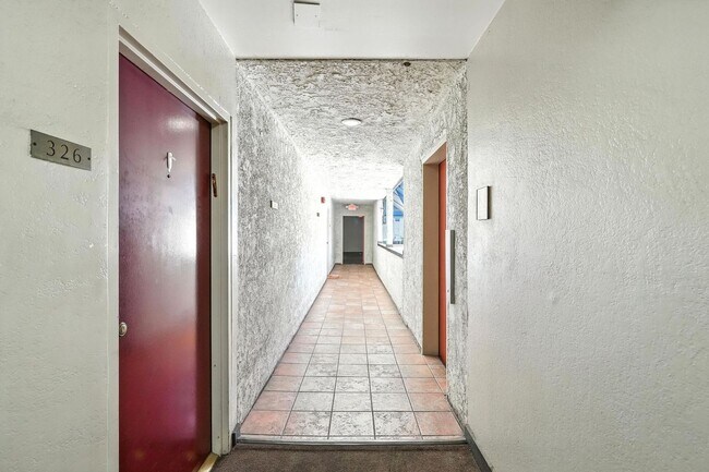 Building Photo - Charming 2BR + 1BA Condo in Tarzana availa...