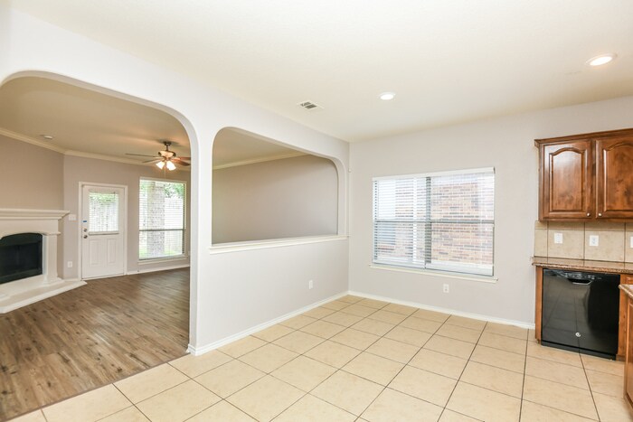 Building Photo - 1216 Sunderland Ln