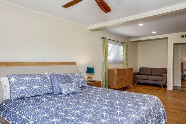 Building Photo - Family-Friendly Oasis in North Palm Springs