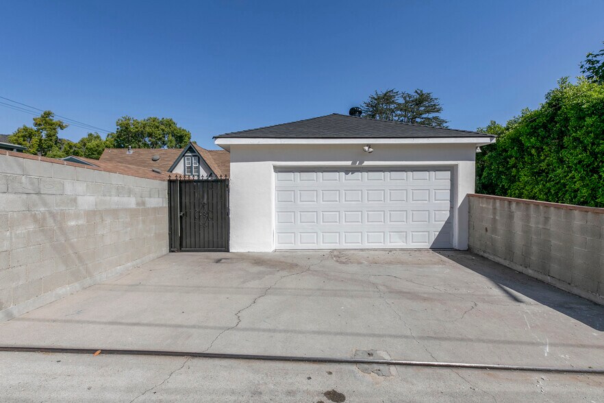 Building Photo - 1061 E Santa Anita Ave