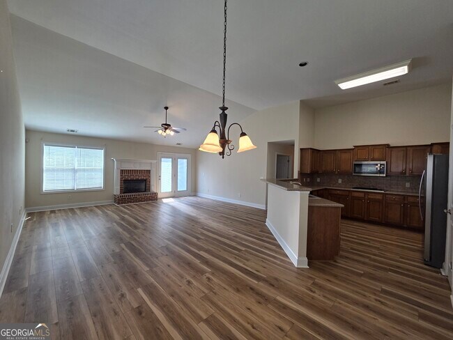 Building Photo - 4213 Brentwood Dr