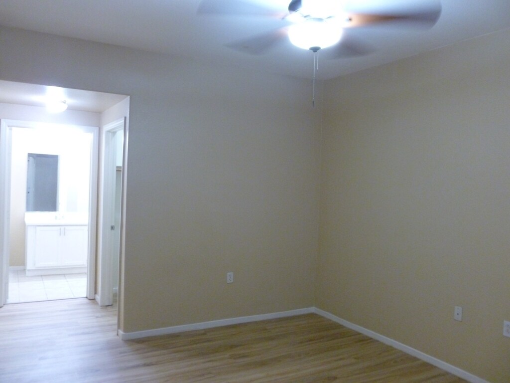 Building Photo - 3400 Cabana Dr
