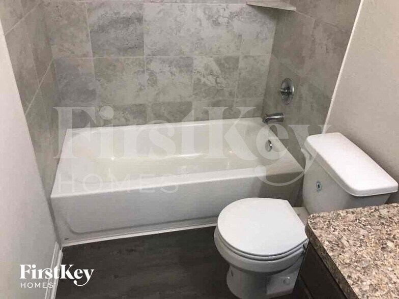 Building Photo - 6630 Blimp Base Blvd