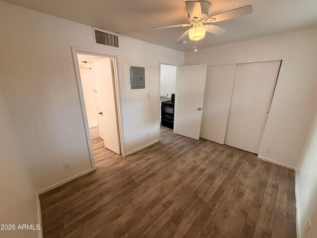 Building Photo - 6802 W Glendale Ave