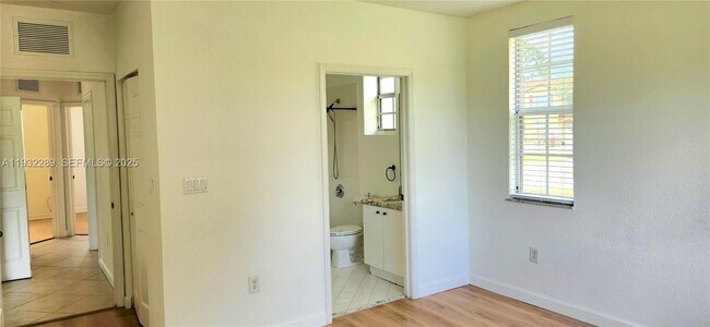 Building Photo - 3350 NE 13th Cir Dr