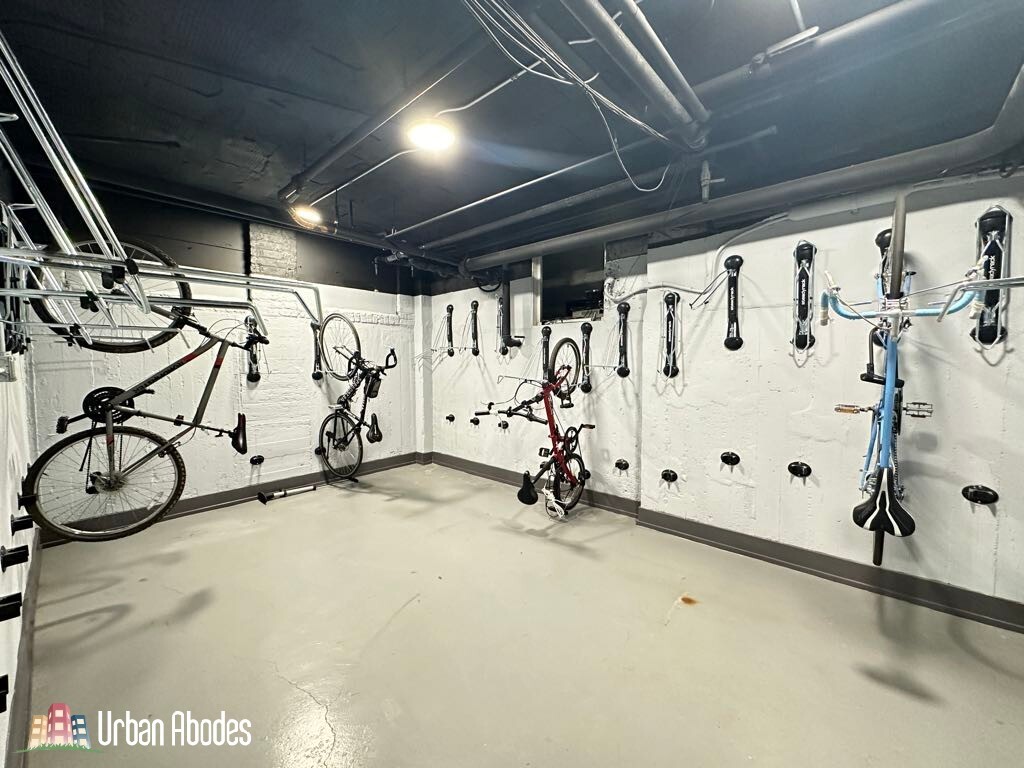 Building Photo - 501 W Belmont Ave