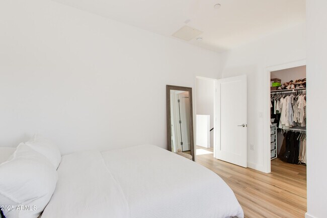 Building Photo - 4220 N 32nd St