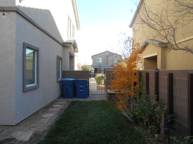 Building Photo - Spacious 4-Bedroom Home in Gated North Las...