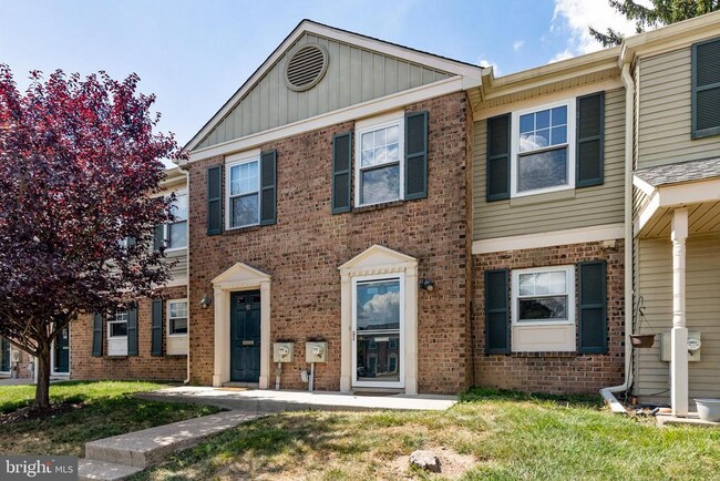 Building Photo - 14 Yorktown Ct
