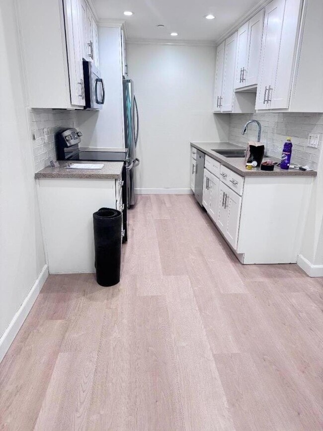 Building Photo - 101 2nd St