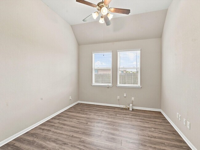 Building Photo - 31407 Elkcreek Bend Dr