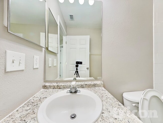 Building Photo - 828 Cape Cod Cir