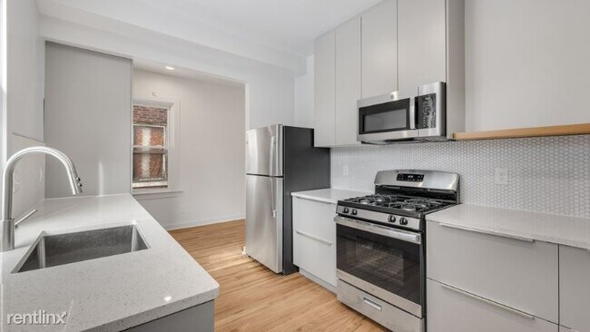 Building Photo - 3 br, 1.5 bath Townhome - 2111 Field H Unit H
