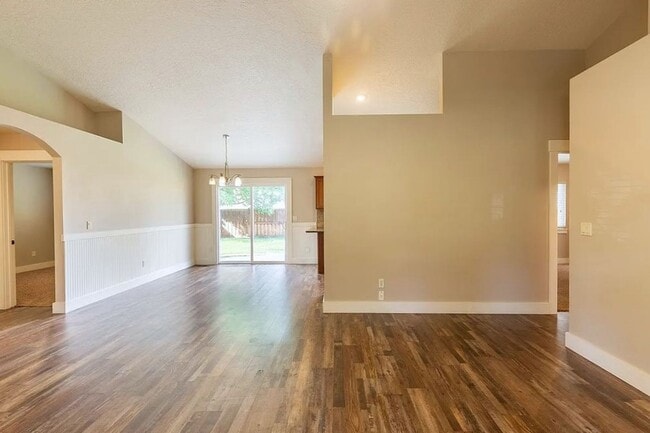 Building Photo - Beautiful 3 bed 2 bath Meridian home in th...