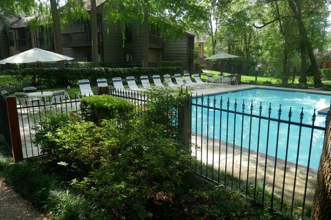 Building Photo - Adorable 1 bedroom, 1 bath Town-Home!!