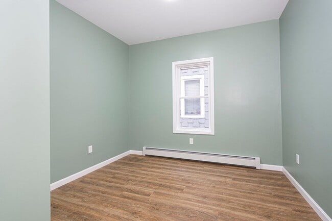 Building Photo - Remodeled 3 bedroom 1 bath 3rd floor.
