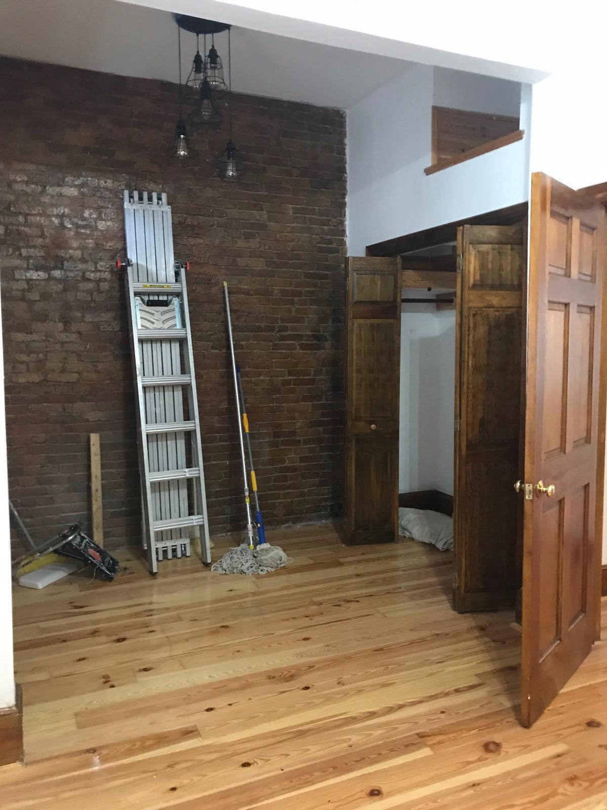 Building Photo - 10 Millmont St