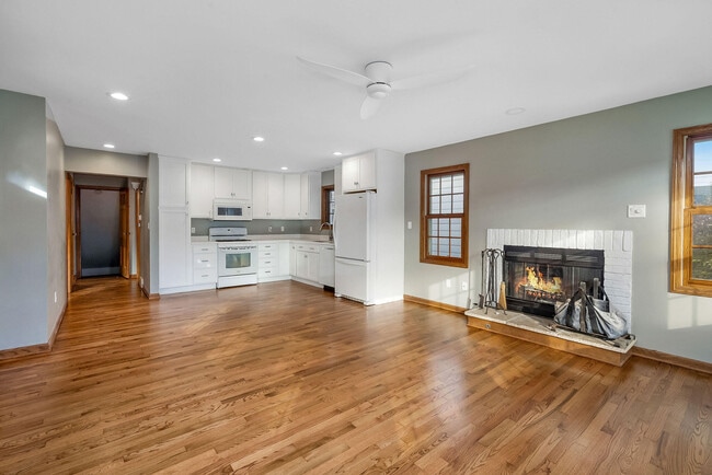 Building Photo - 4750 N Elkhart Ave