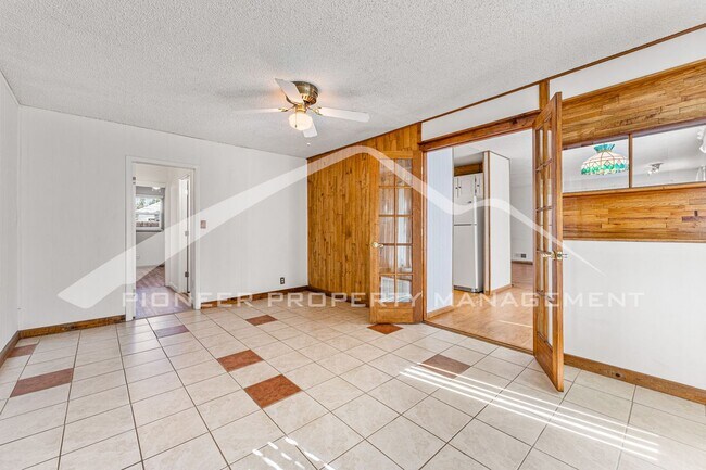 Building Photo - Single Family Home with 1 Car Garage and Central Air!