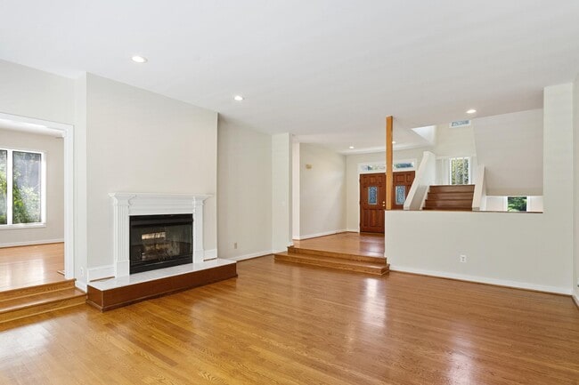 Building Photo - 445 Springvale Rd