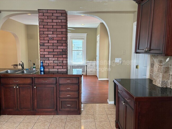 Building Photo - 51 Nesbit Ave
