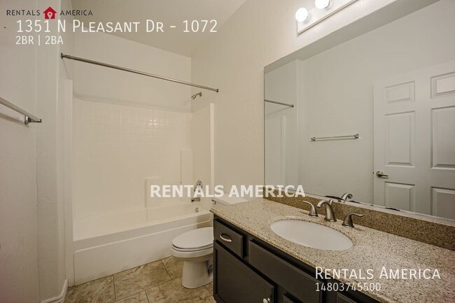 Building Photo - Beautiful 2 Bedroom Condo In Mirage Park R...