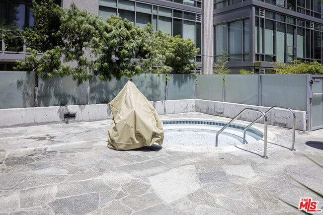 Building Photo - 1100 S Hope St