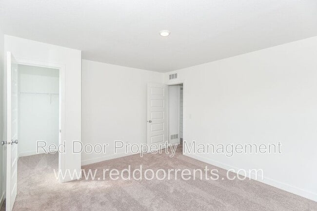Building Photo - 1564 Mitis St