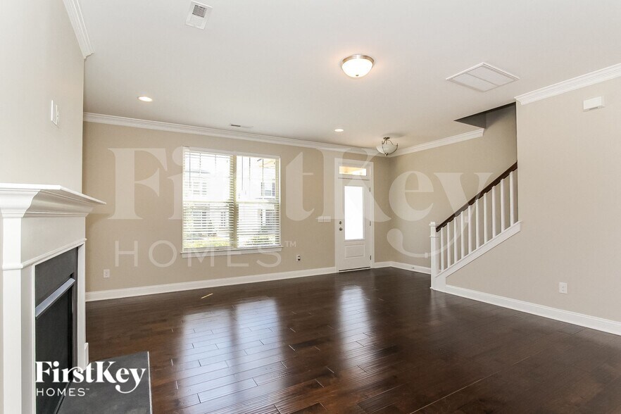 Building Photo - 8745 Aspinwall Dr