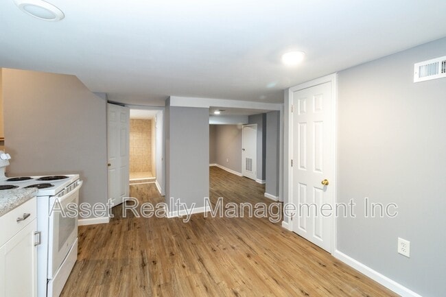 Building Photo - 602 Caswell Ave