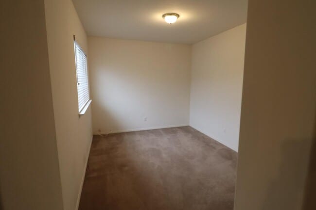 Building Photo - 70 W Brittany Ln