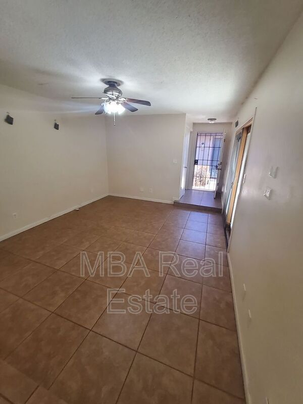 Building Photo - 908 S Casitas Dr