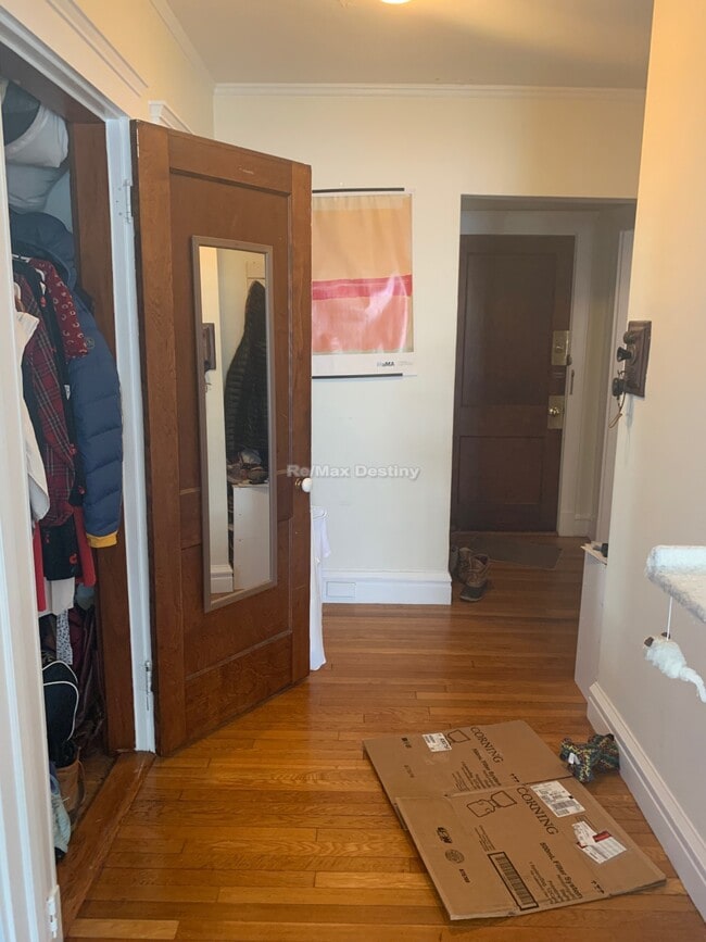 Building Photo - 33 Concord Ave