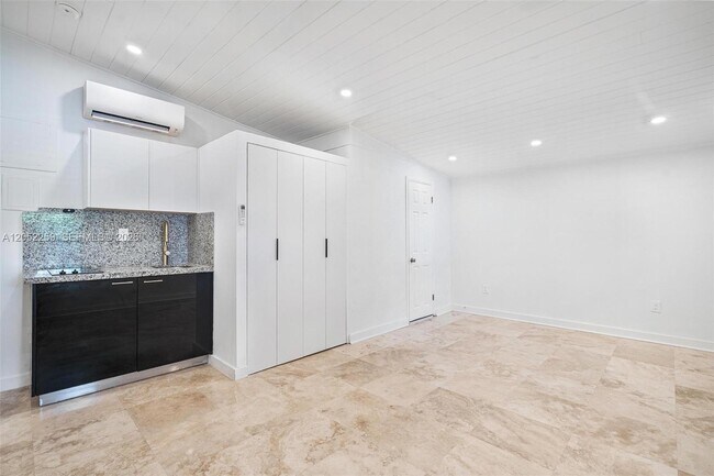 Building Photo - 7810 Beach View Dr