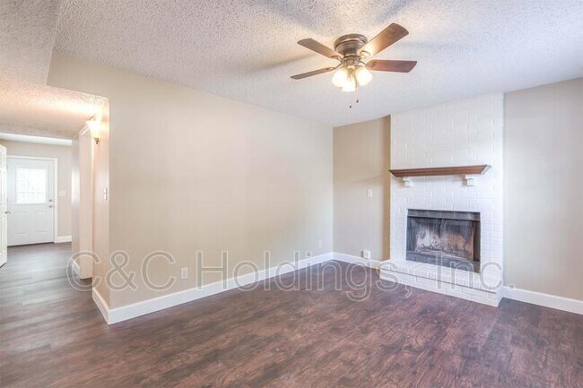 Building Photo - 644 Earthside Dr