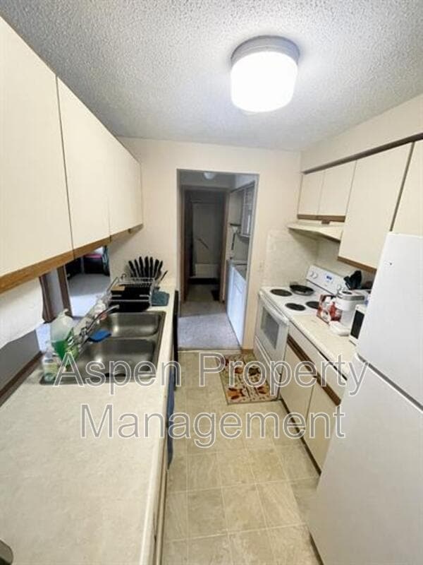 Building Photo - 806 Benton Dr