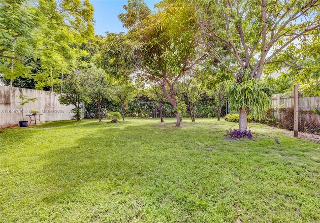 Building Photo - 2867 SW 38th Ave