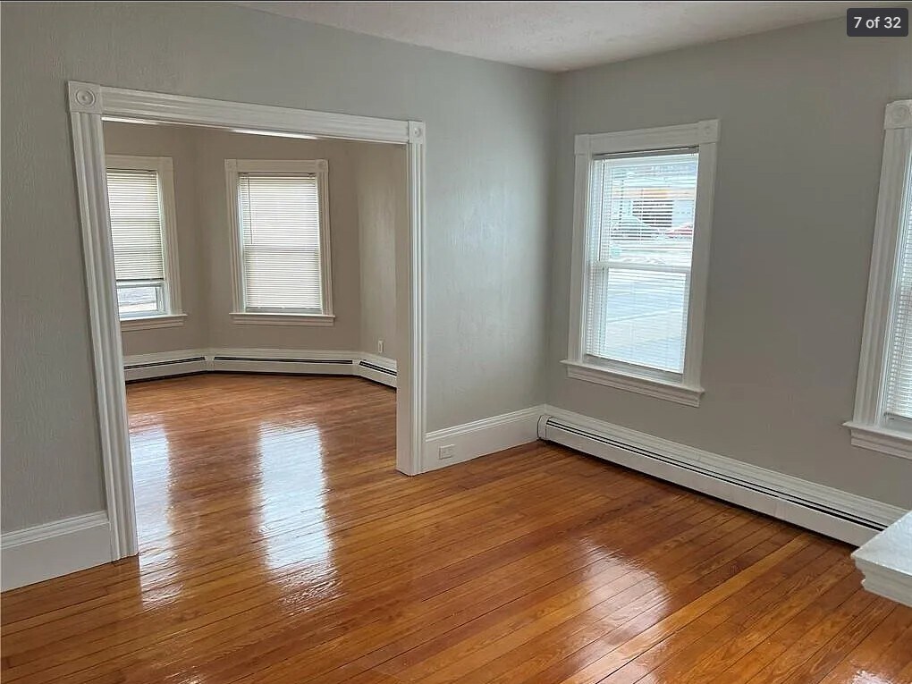 Building Photo - 1129 Main St