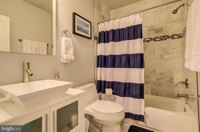 Bathroom (2nd Floor) - 241 Rock Creek Church Rd NW