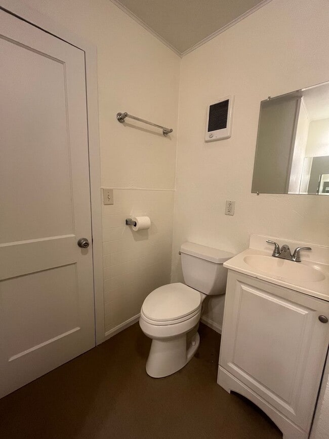 Building Photo - Remodeled 2-Bedroom Bungalow!