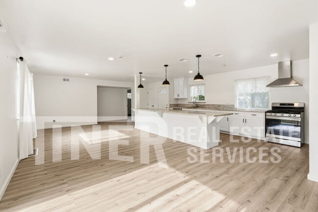 Building Photo - 6218 Stanley Ave